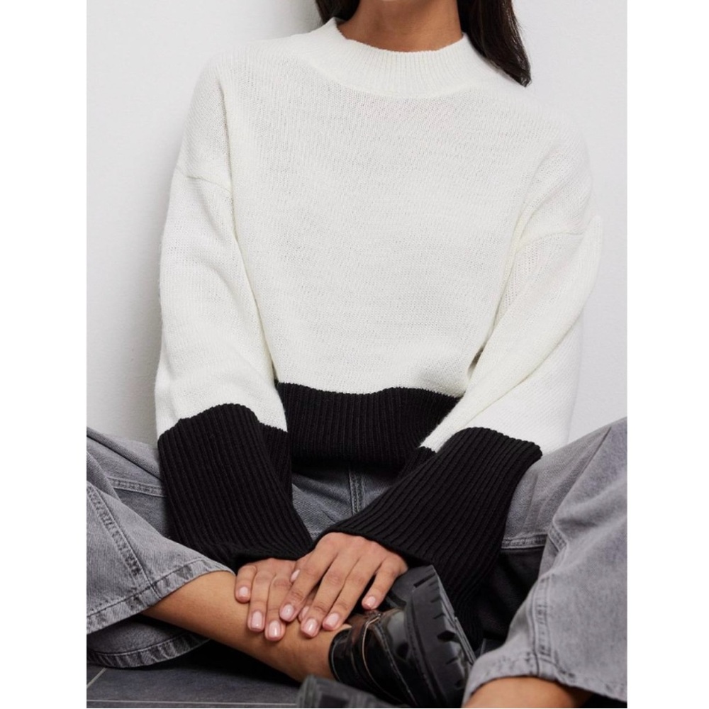 Women's Black and White Sweater